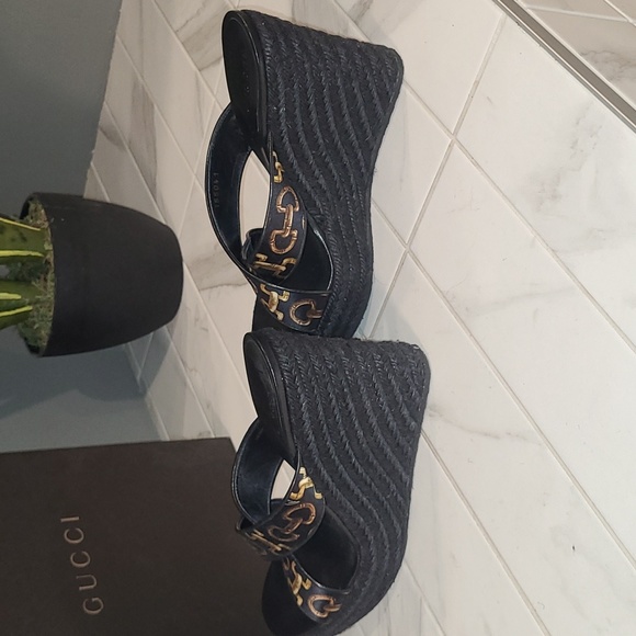 Authentic Gucci shoes - Picture 8 of 11